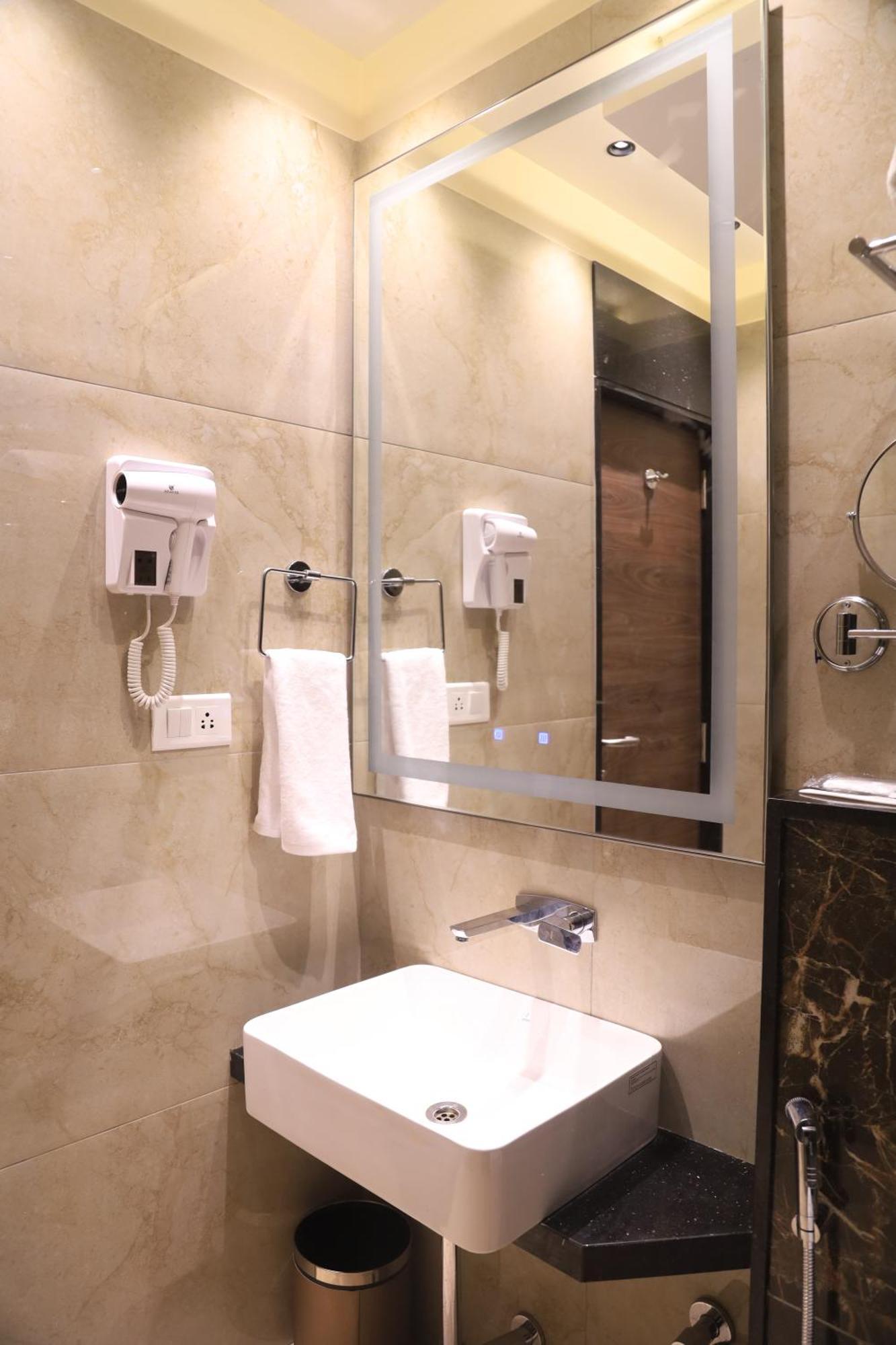 Kings Bury Inn Kumbakonam Zewnętrze zdjęcie
